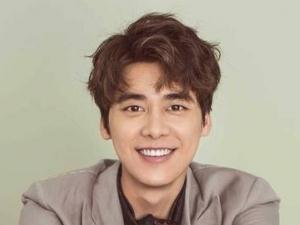 卓伟最新爆料李沁李易峰,李沁李易峰恋情疑曝光，甜蜜互动引热议